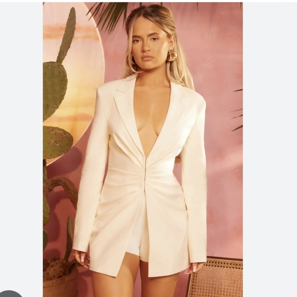 Oh Polly Cream Blazer with Fitted Silhouette